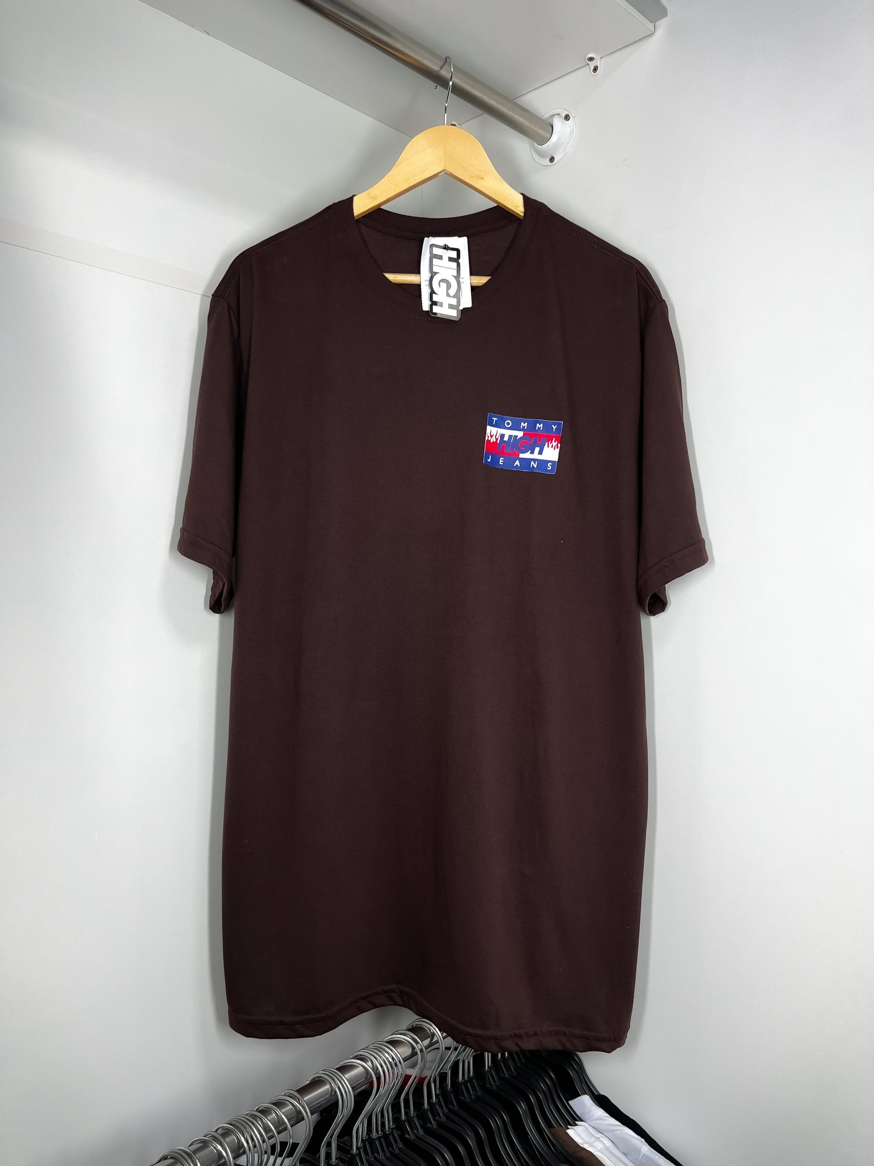 Camiseta High x Tommy