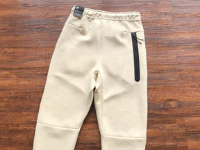 Conjunto Nike Tech Fleece Creme