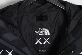 Jaqueta KAWS x The North Face - Preta