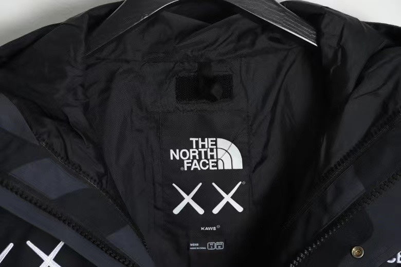 Jaqueta KAWS x The North Face - Preta