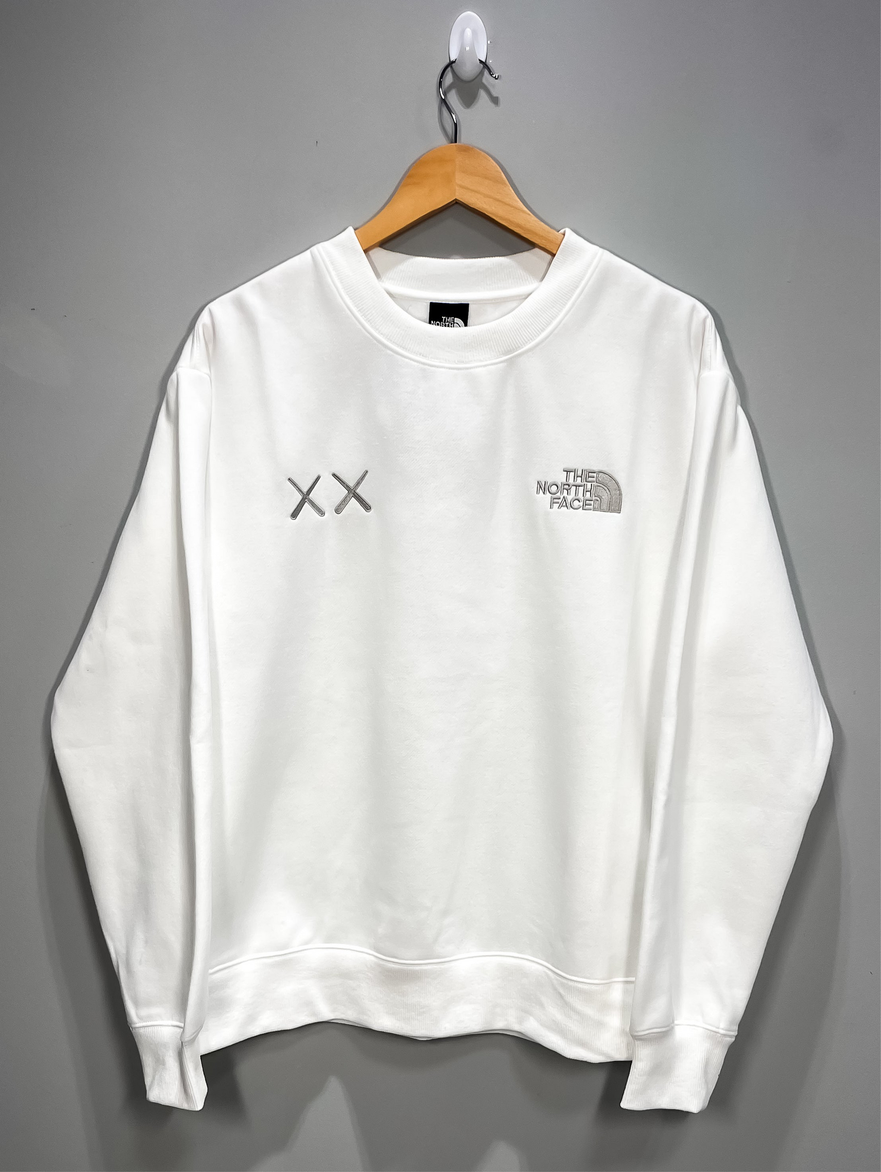 Moletom The North Face x Kaws - Branco