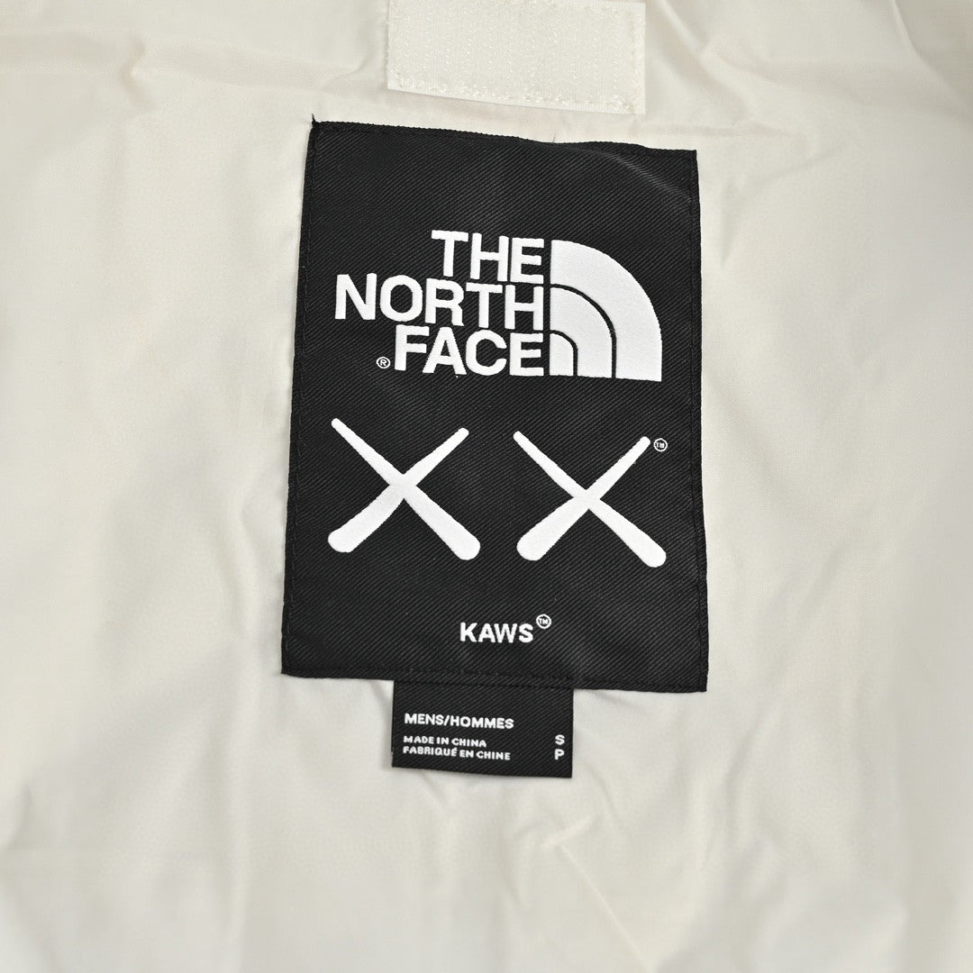 Jaqueta KAWS x The North Face - Off-white