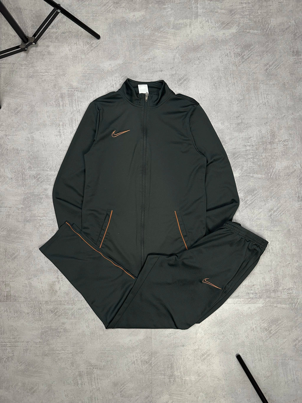 Conjunto NK Dri-Fit 2021 (Preto e Laranja)